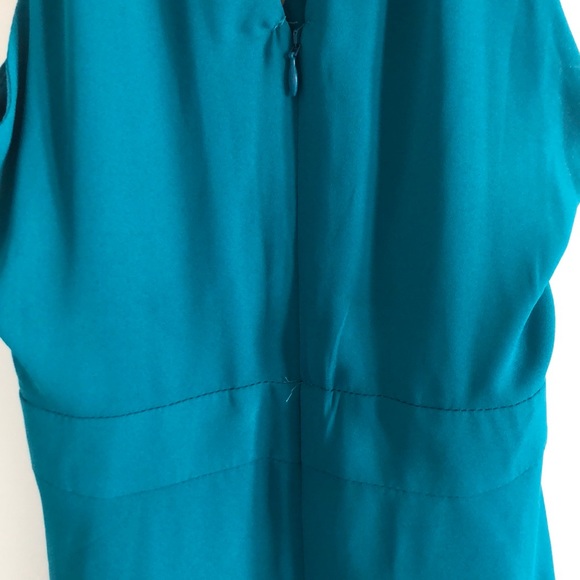 Express dress with halter and key hole neckline - Picture 4 of 4